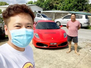 Mewah! Restoran Ini Antar Pesanan Makanan Pakai Mobil Ferrari