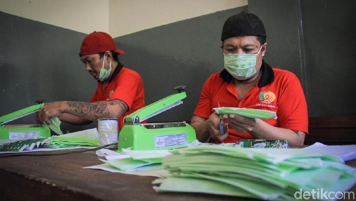 napi di lapas porong membuat masker kain