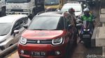Jelang PSBB di Bekasi, Bundaran Harapan Indah Macet