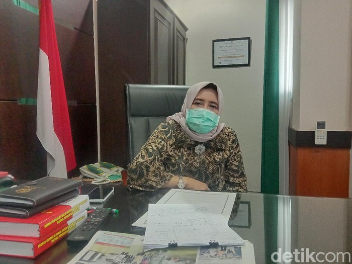 Pemprov Jatim akan memberikan bantuan dana sebesar Rp 300 ribu per-kepala keluarga yang terdampak wabah Corona. Selain dari pemprov, ada 5 instansi lain yang juga akan memberikan bantuan.