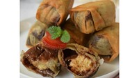 Bogor juga punya online shop yang jual camilan frozen enak lho! Namanya @makananringanbogor, menu yang ditawarkan di sana mulai dari piscok moncrot, mini corndog mozarella, jasuke moncrot, hingga hidangan utama seperti paket sirloin steak lho! Dibanderol dengan harga mulai dari Rp 19.000 saja. FOTO: @makananringanbogor