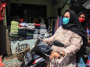 Saat PSBB, Pemotor Pakai Masker tapi Kok Nggak Pakai Helm?