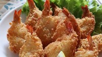 Di rumah saja kamu tetap bisa nikmati aneka lauk bento yang lezat seperti di restoran. Kamu bisa pesan di @ovieriaa yang tersebar di banyak kota seperti Jakarta, Tangerang, Bandung, dan lainnya. Menu yang ditawarkan ada egg roll, chicken katsu, hingga udang butterfly yang gurih renyah. Harganya mulai dari Rp 50.000 saja, murah bukan? FOTO: @ovieriaa