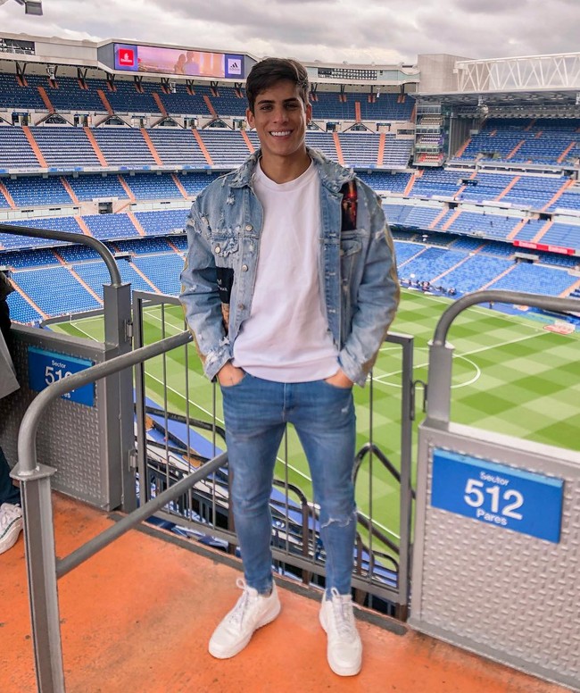 Aku tahu suatu hari aku akan bertemu denganmu karena aku adalah pria yang bermimpi di mana aku tidak menyerah dengan impian-impianku. Tetap bersama Tuhan, aku harap kamu sangat sukses dan bahagia, tulisnya. Foto: Instagram