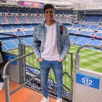 Aku tahu suatu hari aku akan bertemu denganmu karena aku adalah pria yang bermimpi di mana aku tidak menyerah dengan impian-impianku. Tetap bersama Tuhan, aku harap kamu sangat sukses dan bahagia, tulisnya. Foto: Instagram