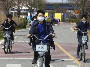 Korea Selatan Cabut Wajib Masker, tapi Warganya Enggan Lepas