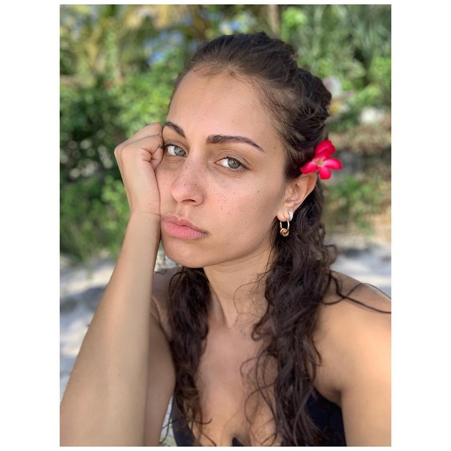 Meski hubungan mereka belum terlalu lama, namun keduanya tampak serius menjalin asmara, hingga Hiba hamil. Pada Februari, Hiba melahirkan anak pertamanya dengan sang pesepak bola berdarah Arab tersebut.  Foto: Instagram