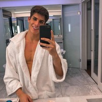 Sebelum berpacaran dengan Tiago Ramos, dilaporkan bahwa Nadine telah berpisah dengan ayah sekaligus agent Neymar Wagner Ribeiro pada 2016 setelah 25 tahun menikah. Foto: Instagram