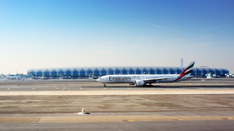 Bandara Internasional Dubai Dubai, United Arab Emirates - March 29, 2019: General view of Dubai International Airport Terminal 3 in Dubai, United Arab Emirates. It is the worlds busiest airport by international passenger traffic.