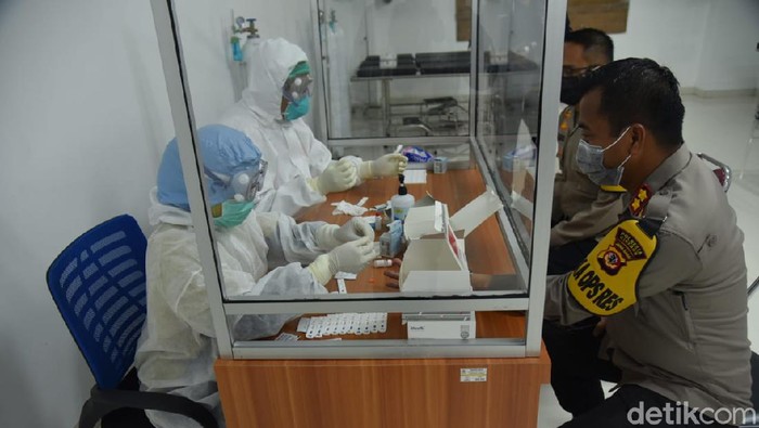 Rapid Test Anggota Polresta Cirebon