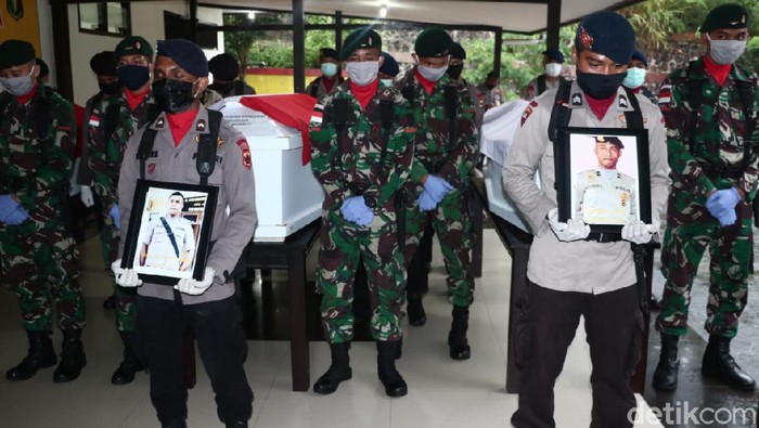 Pelepasan 3 jenazah anggota Polri korban pertikaian maut di Papua.