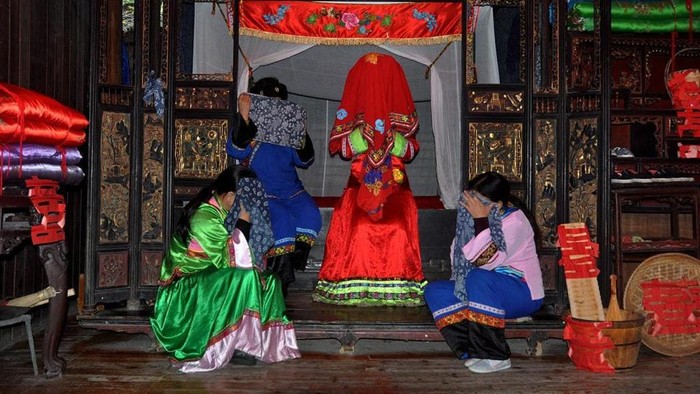 Tradisi pernikahan unik Suku Tujia di China.