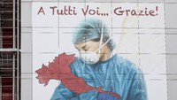 Angka Kematian yang terus menurun membuat Italia berani melonggarkan kebijakan pembatasan sosial. Emanuele Cremaschi/Getty Images.