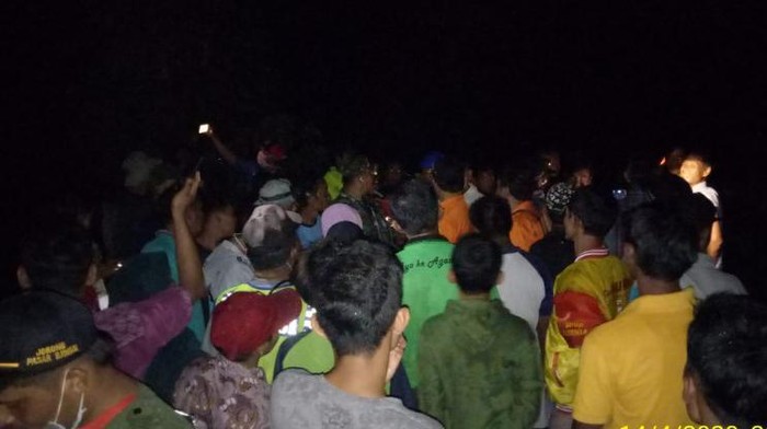 Proses pencarian korban diterkam buaya (Jeka Kampai-detikcom)