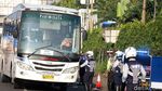 Petugas Pantau Check Point PSBB di Pintu Tol Bekasi Barat