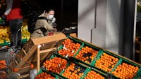 Austria mulai membuka kembali aktivitas perdagangan dan pertokoannya. Thomas Kronsteiner/Getty Images.