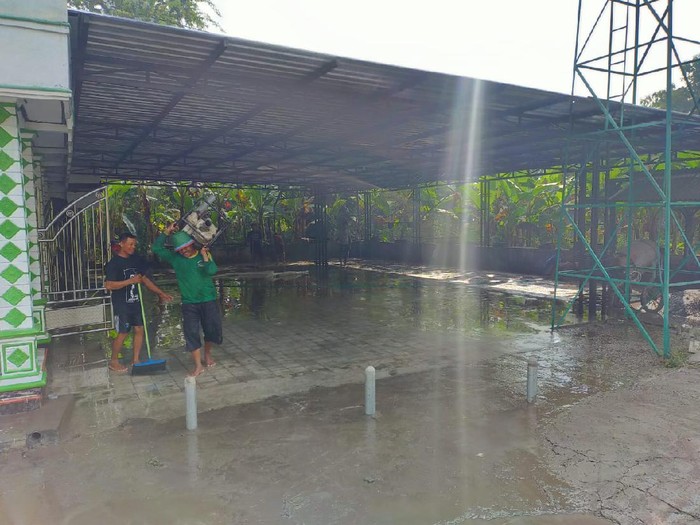 Dua desa di Kecamatan Wungu Kabupaten Madiun menjadi langganan banjir. Desa Nglambangan dan Tempursari kerap dilanda banjir kiriman dari Gunung Wilis.