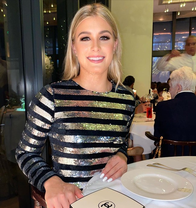 Petenis cantik Eugenie Bouchard setuju melakukan isolasi diri bersama penggemar pria. Eugenie bahkan juga setuju untuk mengencani si pria tak dikenal tersebut. Foto: Instagram