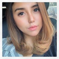 Saat kabar perceraiannya mulai terkuak, Salmafina dikabarkan bersahabat baik dengan Awkarin. Ia juga sempat muncul di video Awkarin dan menceritakan proses hijrahnya. Setelah bercerai dari Taqy Malik pada Februari 2018, ia kembali jadi kontroversi karena memutuskan untuk melepas hijabnya. Foto: instagram @salmafinasunan