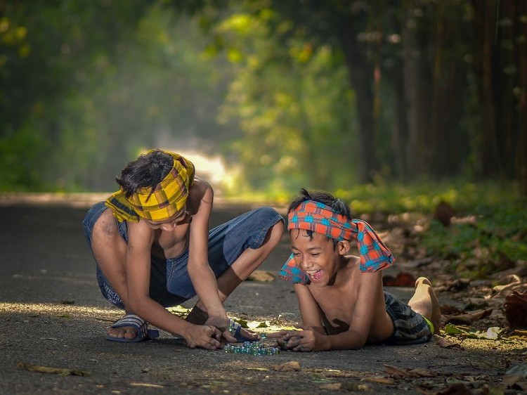 Beginilah gambaran potret kebahagiaan anak-anak yang berhasil diabadikan dalam bingkai kamera pada ajang kontes Foto Agora #Fun2020.