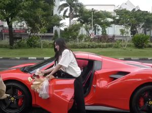 Pakai Ferarri hingga Ducati, Kisah Pengiriman Makanan Ini Jadi Viral