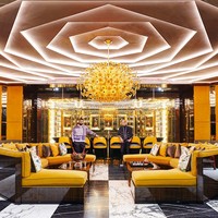 Ada juga yang bilang jika rumahnya berbahaya karena karena terlalu banyak chandelier berat dan perabotan marmer. Foto: Instagram @ferrisrafauli