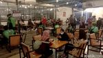 Tim Gabungan di Surabaya Bubarkan Pusat Keramaian