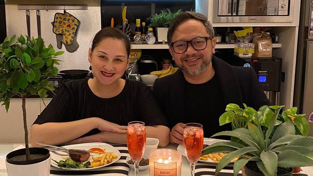Mona Ratuliu, Ersa Mayori dan Meisya Kompak Dinner Virtual dari Rumah Mona Ratuliu, Ersa Mayori dan Meisya Kompak Dinner Virtual dari Rumah