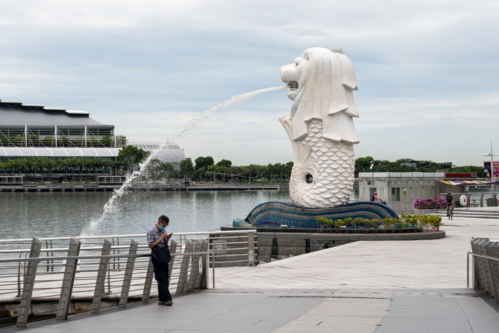 Negara China, Singapura, dan Jepang adalah negara yang berhasil menghadapi wabah COVID-19 dengan baik. Namun mereka harus mengantisipasi adanya gelombang kedua.