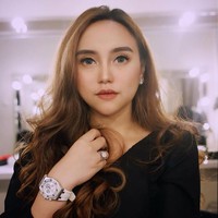 Salmafina Sunan dan Taqy Malik yang menikah melalui proses taaruf memutukan bercerai karena banyak miskomunikasi yang terjadi. Selain itu, kesibukan masing-masing juga jadi penyebab perpisahan. Karena sibuk masing-masing. Banyak miskomunikasinya, ujar Salmafina. Foto: instagram @salmafinasunan