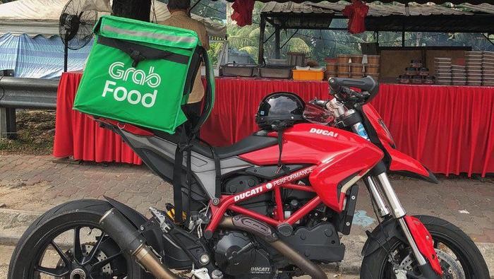 Kirim makanan pakai mobil dan motor mewah