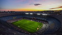 Suasana Stadion Nou Camp yang sepi tanpa pertandingan karena seluruh liga lokal maupun internasional dihentikan FIFA sementara untuk memutus rantai penyebaran COVID-19. David Ramos/Getty Images.