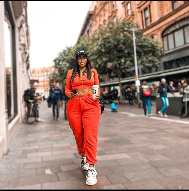 Zilla Stacey merupakan mahasiswa keperawatan asal Australia yang telah menghabiskan 10 tahun terakhirnya berada di bawah pisau bedah. Ia telah US $ 200.000 atau sekitar Rp 3,1 miliar untuk operasi kosmetik. Foto: Instagram