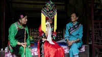 Secara teknis, tradisi menangis itu akan dimulai dari malam sebelum 30 hari pernikahan. Di malam itu, sang mempelai wanita diwajibkan menangis selama satu jam lamanya sebagai penanda awal tradisi (Pool)
