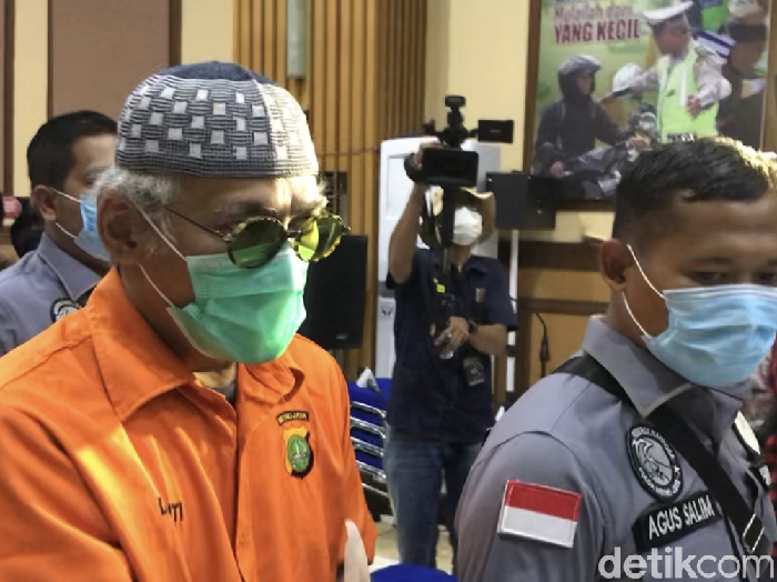 Tio Pakusadewo ditangkap (Hanif/detikcom)