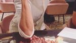Momen Taqy Malik Tiru Gaya Salt Bae hingga Makan Bareng Syekh