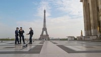 Macron memberlakukan perpanjangan lockdown setelah peningkatan bertahap angka terkait virus Corona di Prancis, dengan angka kematian harian mencapai puncaknya seminggu yang lalu dengan jumlah orang dalam perawatan intensif yang menurun. Veronique de Viguerie/Getty Images.