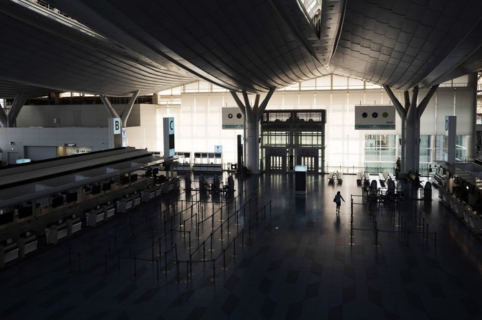 Bandara Narita dan Haneda sepi terkena imbas Corona.