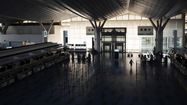 Bandara Narita dan Haneda Bandara Narita dan Haneda sepi terkena imbas Corona.