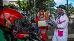 Ketika Para Badut Beraksi Ikut Perangi Corona