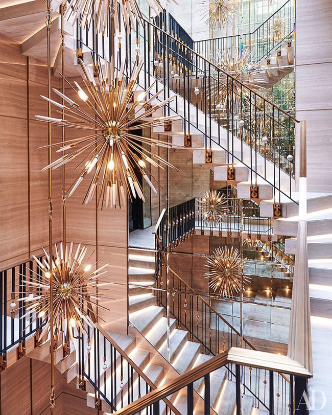 Sayangnya tak seperti kebanyakan rumah mewah selebriti, kediaman Drake malah mendapat review jelek dari media dan netizen. Terlalu mewah, beberapa orang menyebutkan membingungkan, mengganggu hingga mirip toko retail. Foto: Instagram @champagnepapi