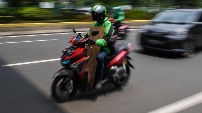 Pasar Mitra Tani Bogor milik Kementerian Pertanian bekerjasama dengan layanan ojek daring. Hal ini untuk memudahkan warga dalam berbelanja sembako selama PSBB.