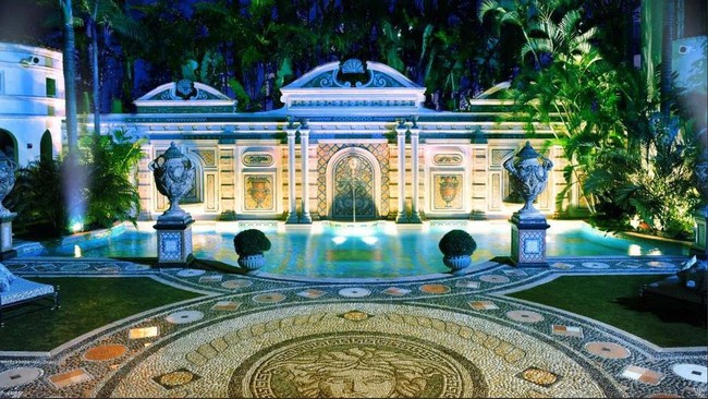 Restoran Italia Ini Terletak di Versace Mansion yang Punya Sejarah Kelam