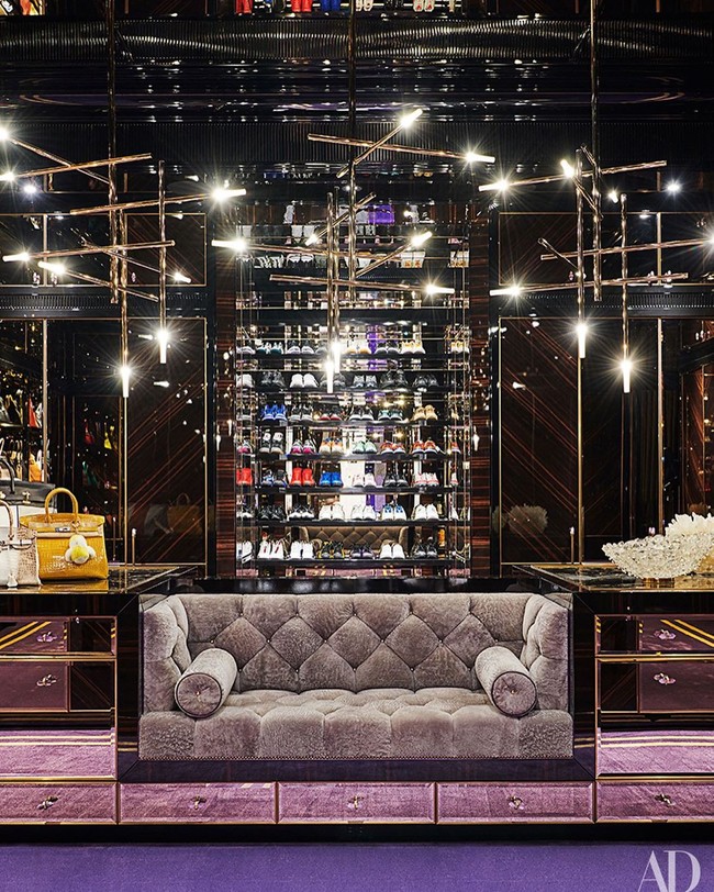 Interior rumah Drake memang tampak strong. Tapi sayangnya banyak orang yang tidak setuju jika kediamannya ini menunjukkan kesan timeless. Ini memang tak lekang waktu. Itu akan terlihat jelek kapan pun kamu melihatnya, kata @mdotbrown di Twitter. Foto: Instagram @champagnepapi