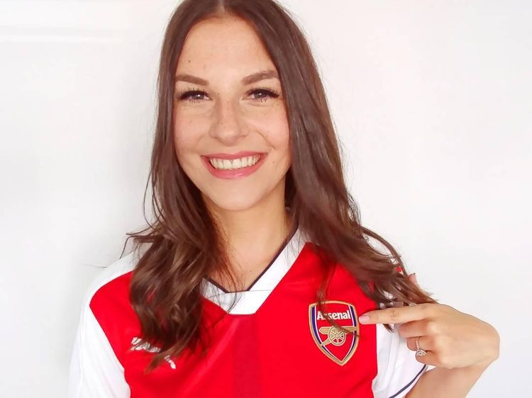 Presenter Cantik Tambatan Hati Suporter Arsenal