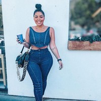 Seperti dilansir Daily Star, pemerintah Australia menutup salon kecantikan dan melarang terapis beroperasi sejak 25 Maret. Hal tersebut membuat Zilla harus menunda tiga operasi karena karantina wilayah demi mencegah penyebaran Covid-19. Foto: Instagram