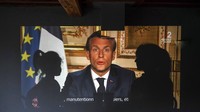 Macron menambahkan sekolah akan mulai dibuka kembali pada 11 Mei tetapi restoran dan kafe akan tetap tutup. Perbatasan dengan negara-negara non-Eropa akan tetap ditutup sampai pemberitahuan lebih lanjut. AP Photo/Laurent Cipriani.