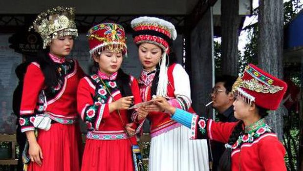 Tradisi pernikahan unik Suku Tujia di China.