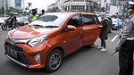 Petugas Gabungan Mulai Tindak Pelanggar PSBB di Jakarta