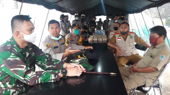 Polri-TNI Bangun Dapur Umum di Majalengka